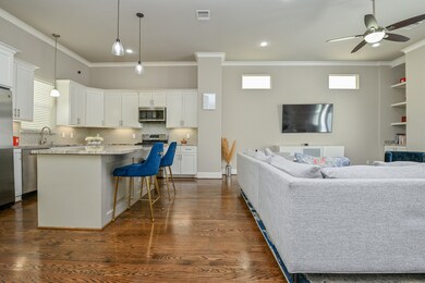 876 Wakefield Dr unit B, Houston, TX 77018 - photo 2