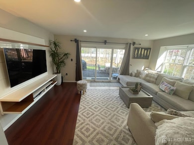 399 Hadleigh Ln, North Brunswick, NJ 08902 - photo 4