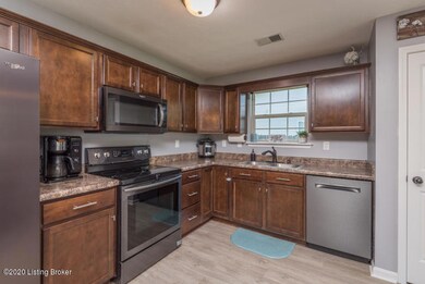 550 Gentry Crossings Blvd, Mount Washington, KY 40047 - photo 3