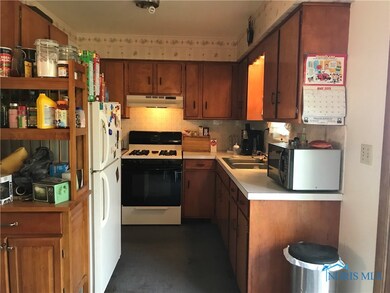 1010 W College Ave, Woodville, OH 43469 - photo 7