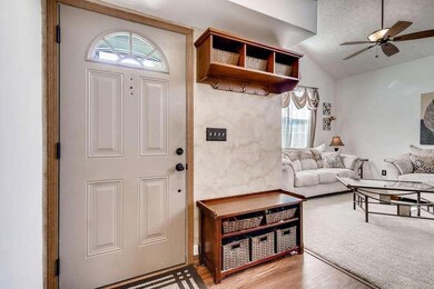 1680 Demaret Lane Columbus OH-small-005-