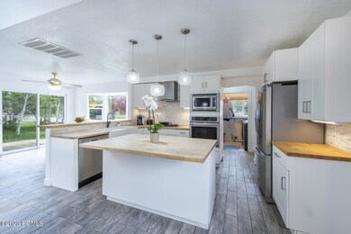 4_Kitchen_1800x1200_3680526