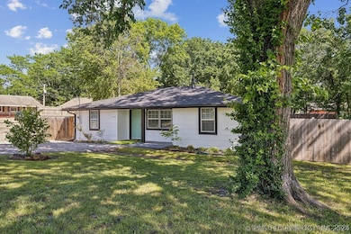 1206 W Haskell St, Claremore, OK 74017 - photo 2