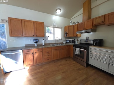 340 Kalapuya Way, Cottage Grove, OR 97424 - photo 4