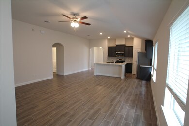 5320 Camerford Ct, Alvin, TX 77511 - photo 5