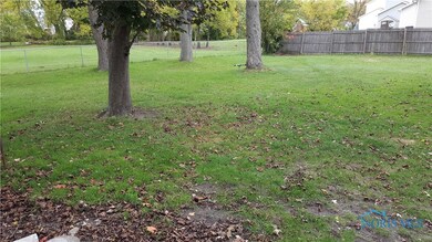 Large Fenced Back Yard
