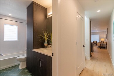 Photos may be of similar unit.