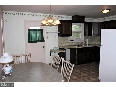 527 Lyman Ave, Womelsdorf, PA 19567 - photo 5