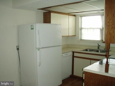 12105 Greenway Ct unit 188, Fairfax, VA 22033 - photo 7