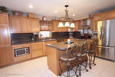 208 Manhattan St, Staten Island, NY 10307 - photo 5