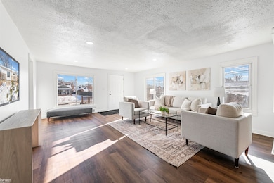 130 Calvert Ave, Waterford, MI 48328 - photo 4