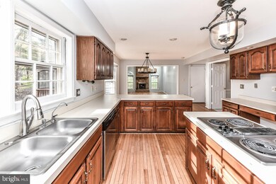 8337 Argent Cir, Fairfax Station, VA 22039 - photo 4