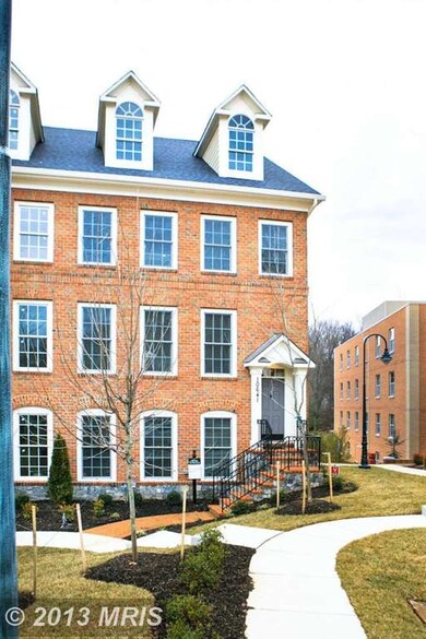 10641 Yorktown Dr, Fairfax, VA 22030 - photo 2