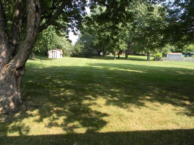 11S565 Walter Ln, Naperville, IL 60564 - photo 4