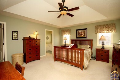 4017 SW Stonybrook Dr, Topeka, KS 66610 - photo 5