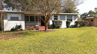 6914 Holiday Rd N, Jacksonville, FL 32216 - photo 2