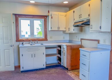 7 Center St, South Dartmouth, MA 02748 - photo 5