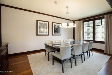 2506_four_seasons_5102_interior_dining