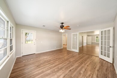 217 N Beauregard St, Alvin, TX 77511 - photo 5