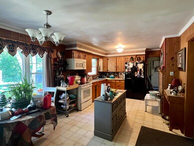 13 Pleasant St, Millinocket, ME 04462 - photo 5