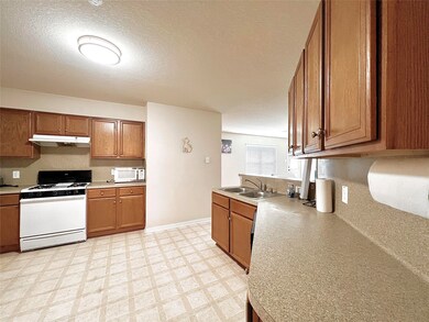 7927 Woodland Pine Dr, Houston, TX 77040 - photo 7