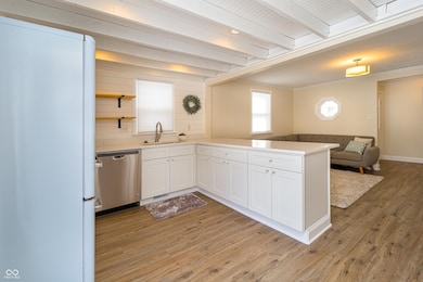 388 W Pearl St, Greenwood, IN 46142 - photo 5