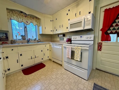 26 Dean St, Norton, MA 02766 - photo 4