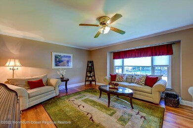 04Living Room
