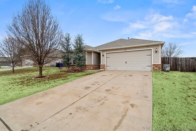 2804 W Fredericksburg St, Broken Arrow, OK 74011 - photo 2