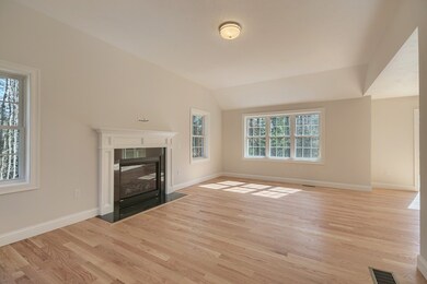 18 Chapman St, Dunstable, MA 01827 - photo 4