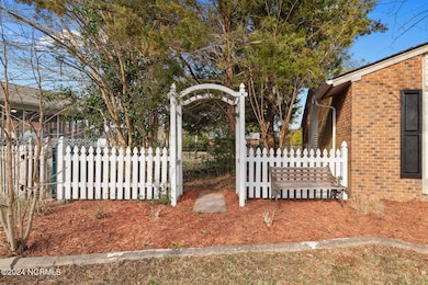 522 E Springhill Terrace, Jacksonville, NC 28546 - photo 6