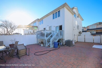 135 Alex Cir, Staten Island, NY 10305 - photo 6