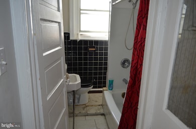 354 E Penn St unit 7, Norristown, PA 19401 - photo 6