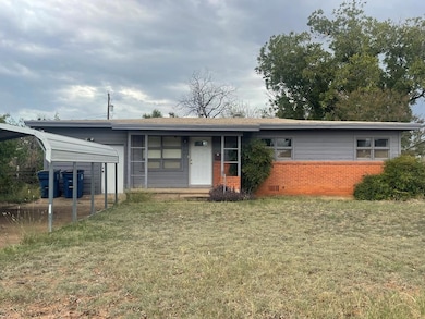 306 Laurel Dr, Winters, TX 79567 - photo 2