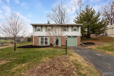 915 Trianon Ln, Ballwin, MO 63011 - photo 3