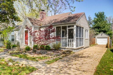 1437 E University St-6