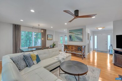 1642 Stonecrop Ct, Charlottesville, VA 22902 - photo 4