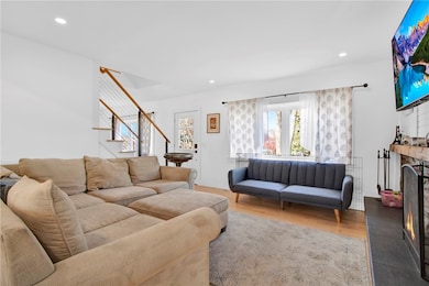 40 Rosner Ave, North Providence, RI 02904 - photo 2