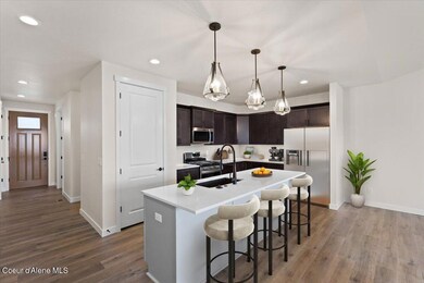 Kitchen (staged)