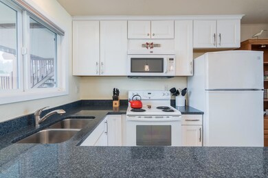 Kitchen w/ Quartz countertops