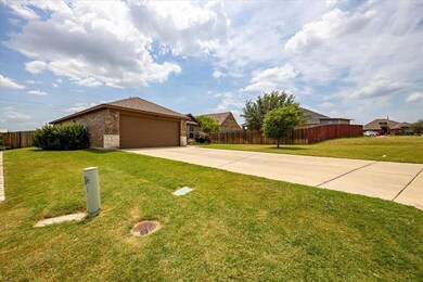 125 Hummingbird Dr, Weatherford, TX 76088 - photo 3