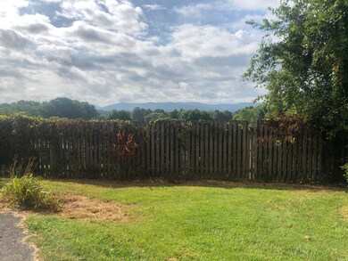 607 Hiwassee Hill Dr SE, Johnson City, TN 37601 - photo 4