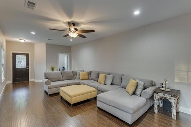 637 W Church St, Grand Prairie, TX 75050 - photo 5