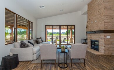 005_Living Room