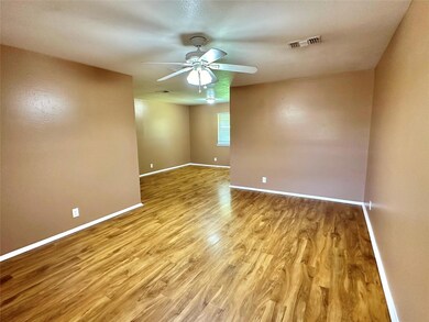 1502 Patricia Dr, Gainesville, TX 76240 - photo 3