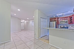 KITCHEN / DINING