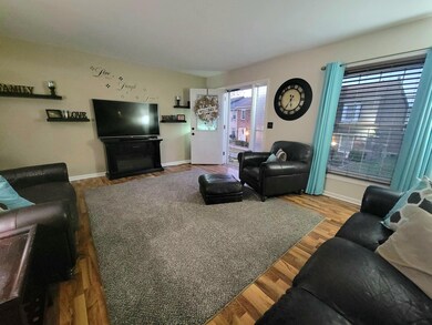 611 Dlyn St, Columbus, OH 43228 - photo 2