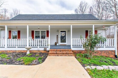 1062 Greenleaf Acres Dr, Asheboro, NC 27205 - photo 2