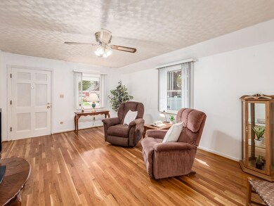 Living rm view of entry