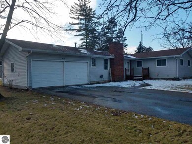 412 E Michigan Ave, Au Gres, MI 48703 - photo 2